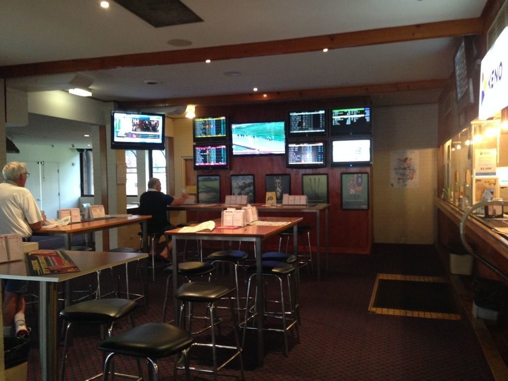 Bribie Island Hotel Bellara Exterior photo